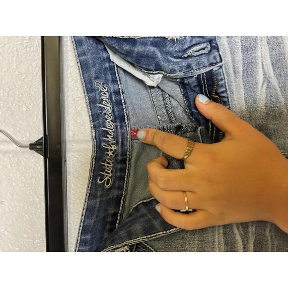 < State Of Independence Denim Cut Off Shorts > - Picture 2 of 3